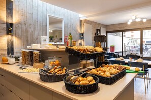 Daily buffet breakfast (EUR 18 per person)