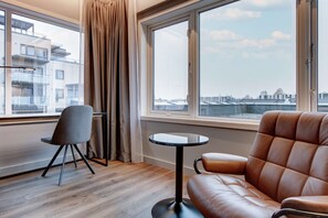 Premium Room | Hypo-allergenic bedding, in-room safe, desk, blackout drapes