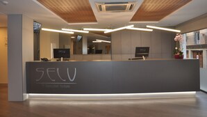 Quầy tiếp tân