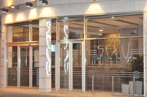 Front of property – evening/night - Hotel Selu (Córdoba)
