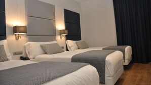 Phòng 3 | Bộ đồ giường cao cấp, két bảo mật tại phòng, bàn, màn/rèm cản sáng 