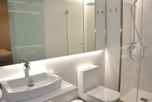 Free toiletries, hair dryer, bidet, towels - Hotel Selu (Córdoba)