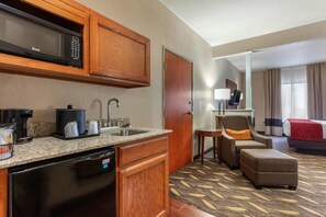 Premium bedding, individually furnished, desk, laptop workspace - Comfort Suites Rolla (Rolla)