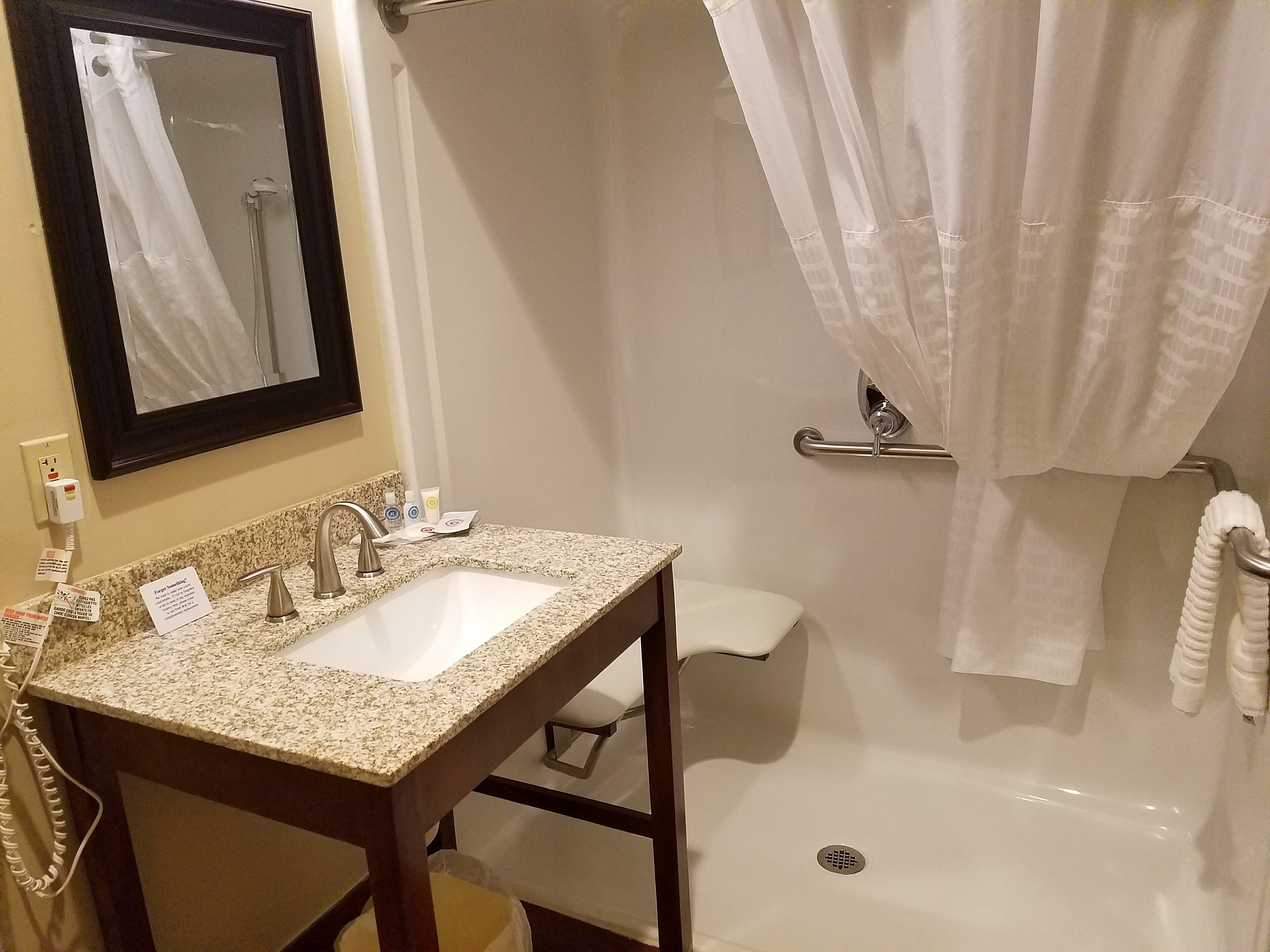 combined shower/bathtub, deep-soaking bathtub, free toiletries