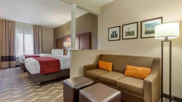 Suite, varias camas, para no fumadores | Ropa de cama de alta calidad, muebles diferentes y escritorio