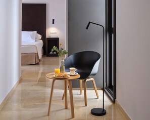 Standard Double Room | Minibar, in-room safe, desk, laptop workspace