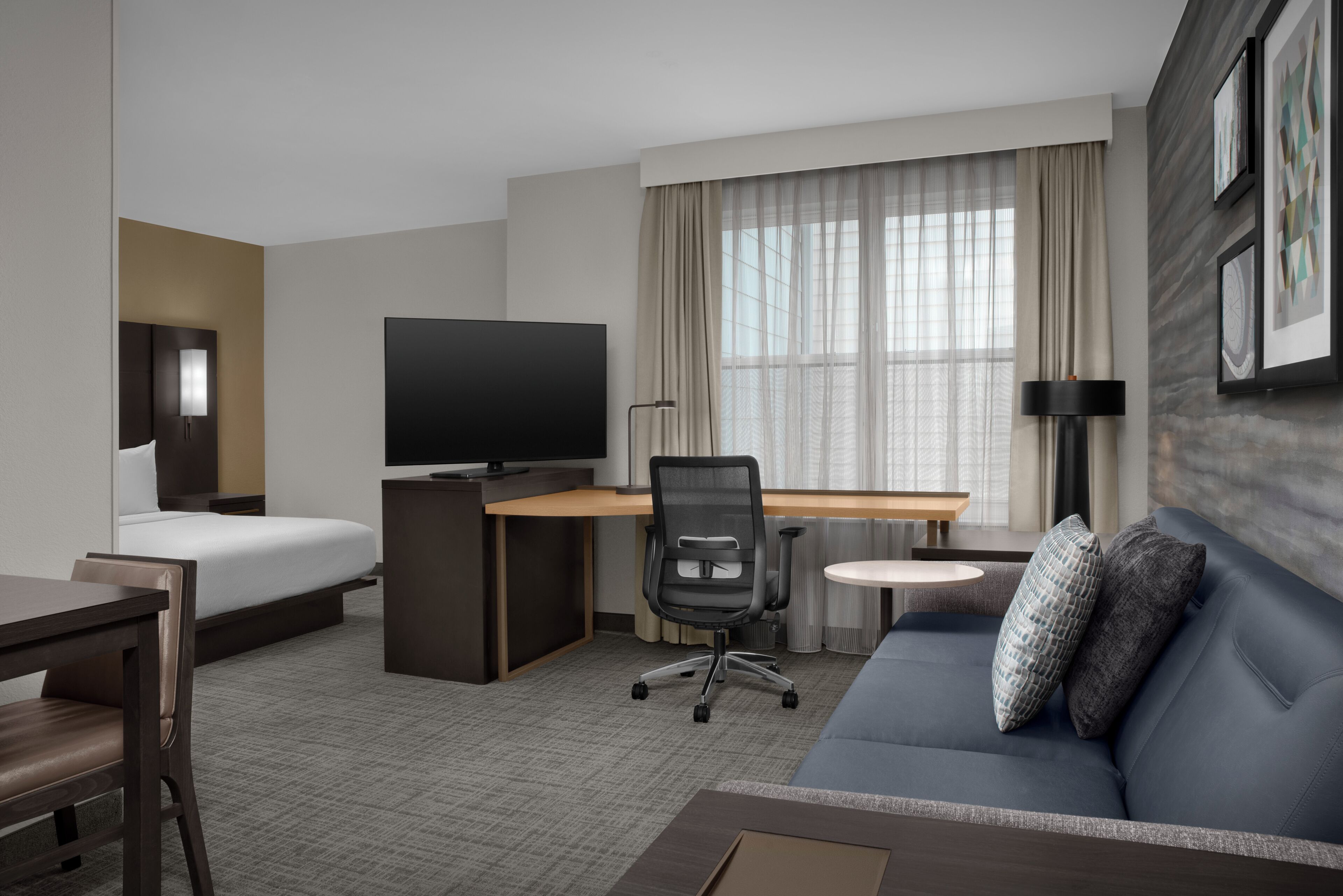 Premium bedding, in-room safe, desk, laptop workspace
