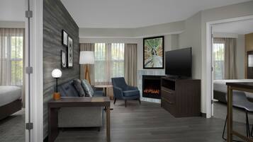 Suite, 2 Bedrooms | Living area