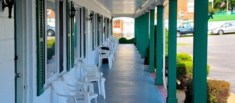Cardinal Inn