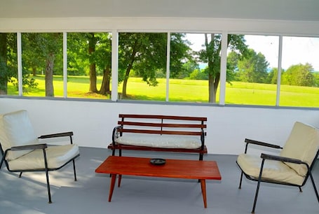 Honeymoon Suite, 1 Queen Bed | Terrace/patio. Cardinal Inn