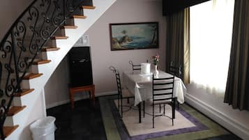 Superior Suite, 1 Queen Bed | In-room dining