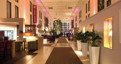 Premier Inn London Heathrow Airport T2 & T3 - Bath Road