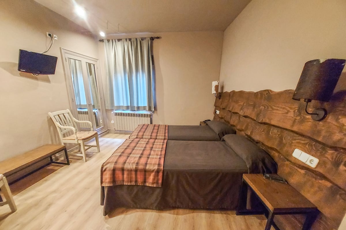 Standard Double Room | Free WiFi, bed sheets