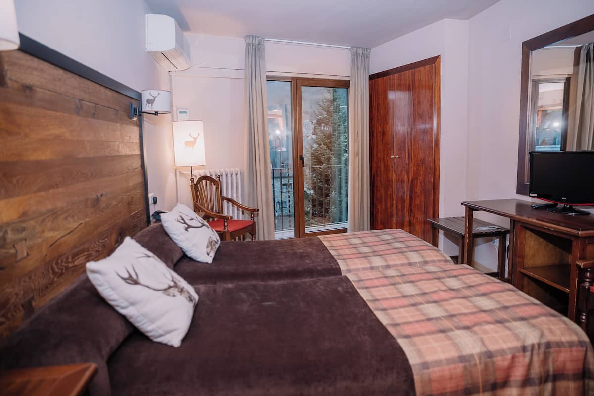 Double Room, Balcony | Free WiFi, bed sheets