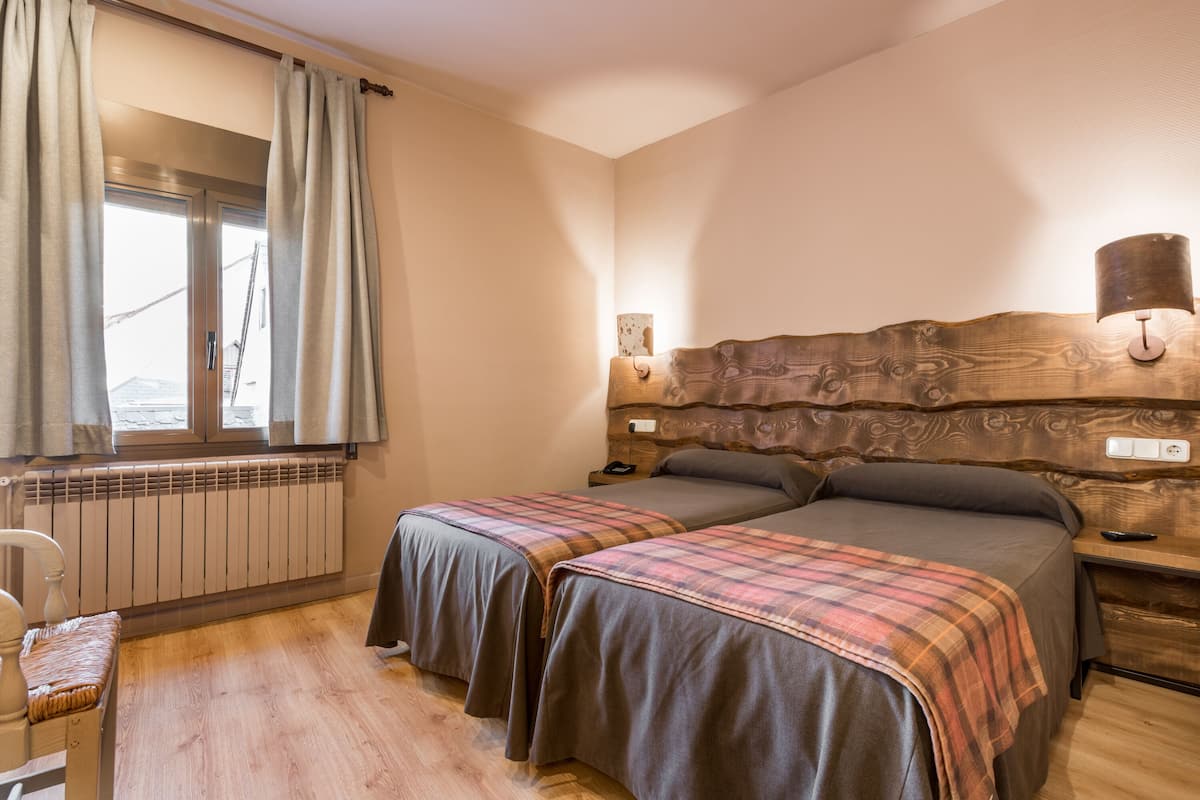 Double Room Single Use | Free WiFi, bed sheets