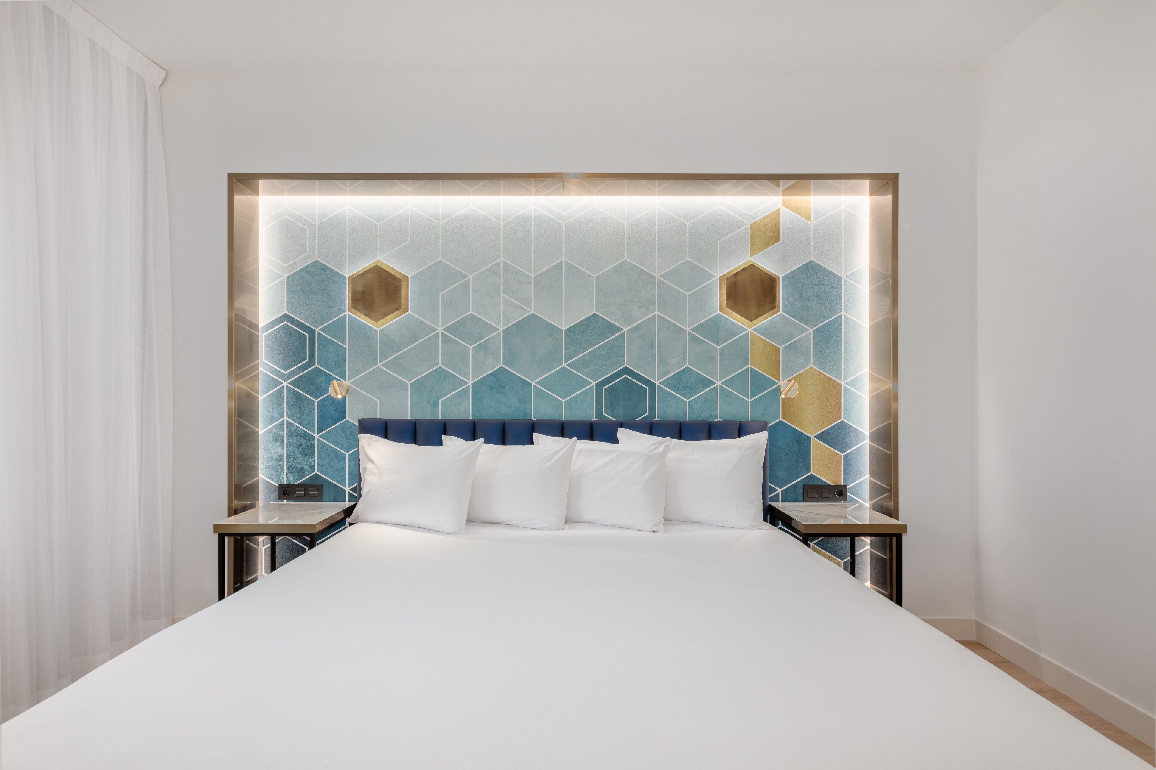 minibar, in-room safe, desk, laptop workspace