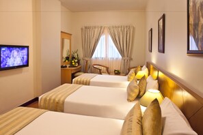 Minibar, in-room safe, desk, soundproofing - Landmark Plaza Hotel (Dubai)