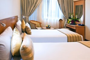 Classic Room Twin Beds | Minibar, in-room safe, desk, soundproofing