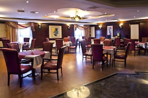 Restaurant - Landmark Plaza Hotel (Dubai)