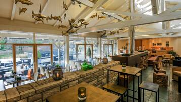 Lunch and dinner served, Regional cuisine