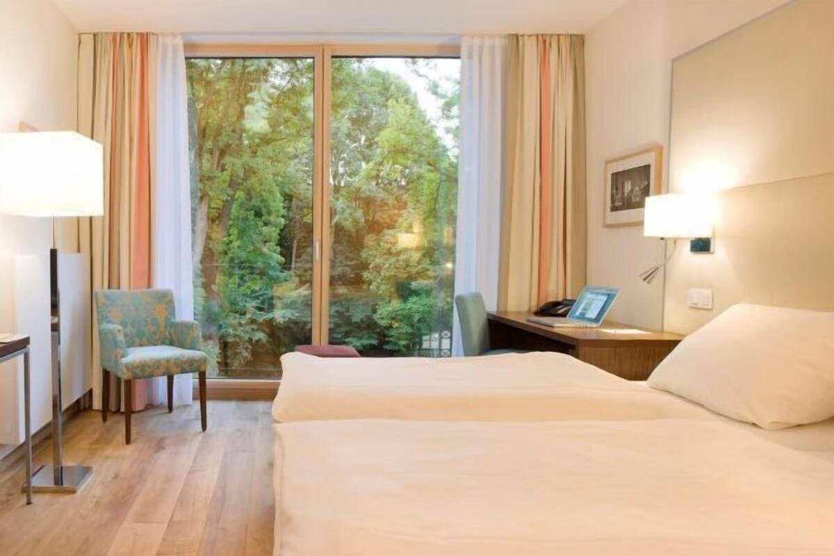 Hypo-allergenic bedding, minibar, in-room safe, desk