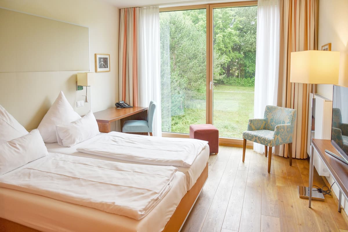 Hypo-allergenic bedding, minibar, in-room safe, desk