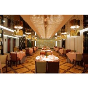 3 restaurants, lunch, dinner served; Chinese cuisine