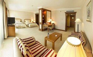 Executive Suite, 1 King Bed | Desk, blackout drapes, soundproofing, free WiFi
