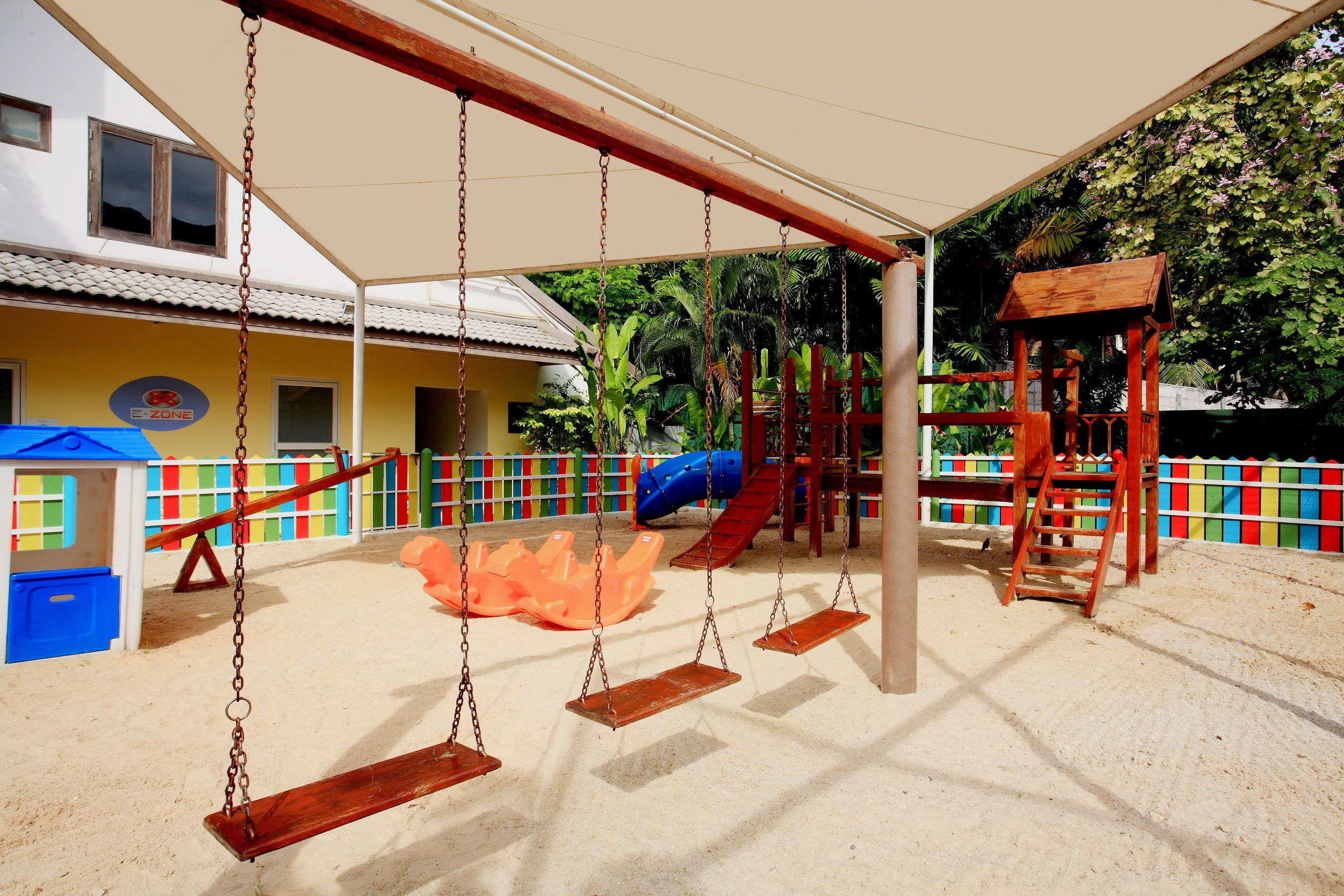 children’s play area – outdoor