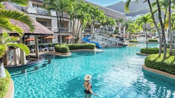 3 outdoor pools, sun loungers