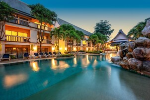 3 piscinas al aire libre, sillones reclinables de piscina