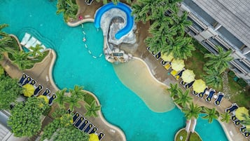 3 outdoor pools, pool loungers