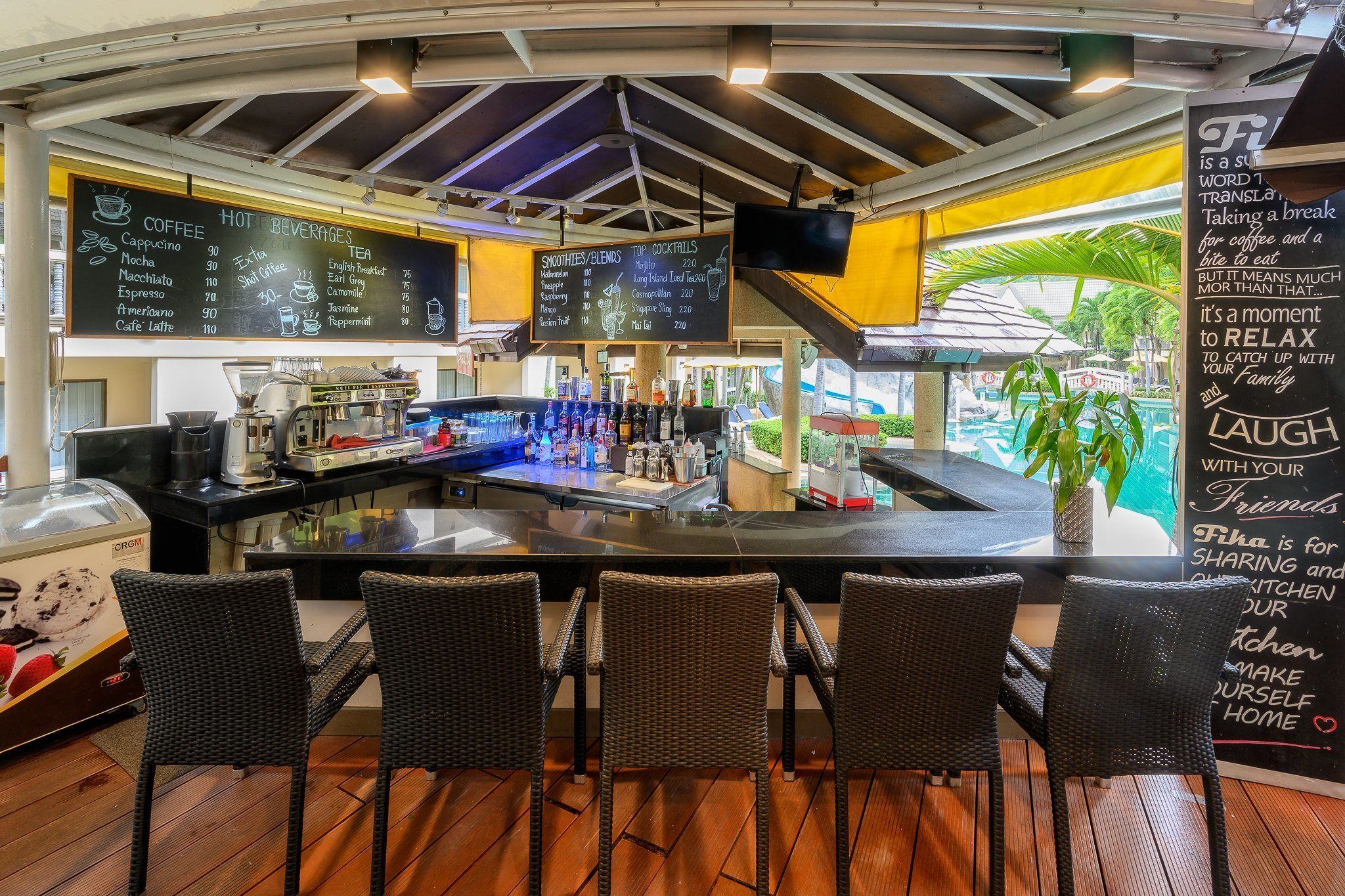 2 restaurants, breakfast, lunch, dinner served; thai cuisine