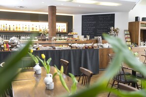 Päivittäinen buffetaamiainen (14.00 EUR per henkilö)