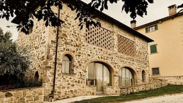 Konaklama yerinin ön cephesi