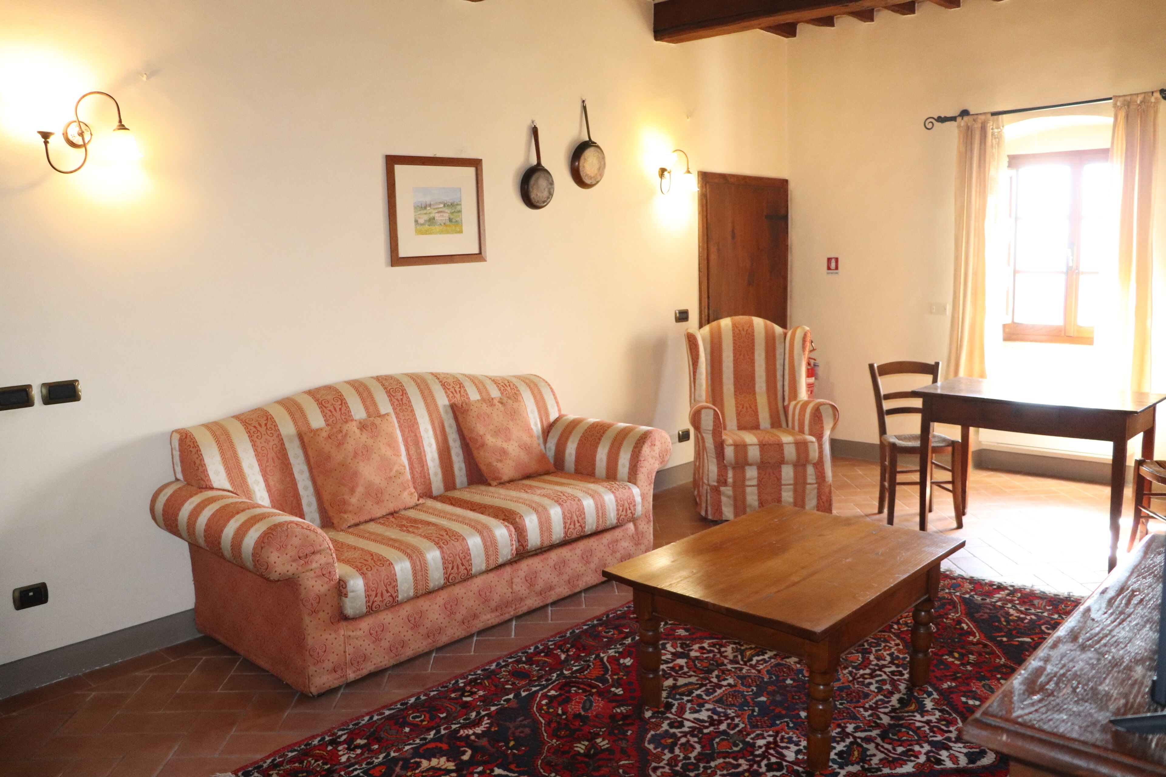 deluxe suite | living area | 20-inch flat-screen tv with cable channels, tv