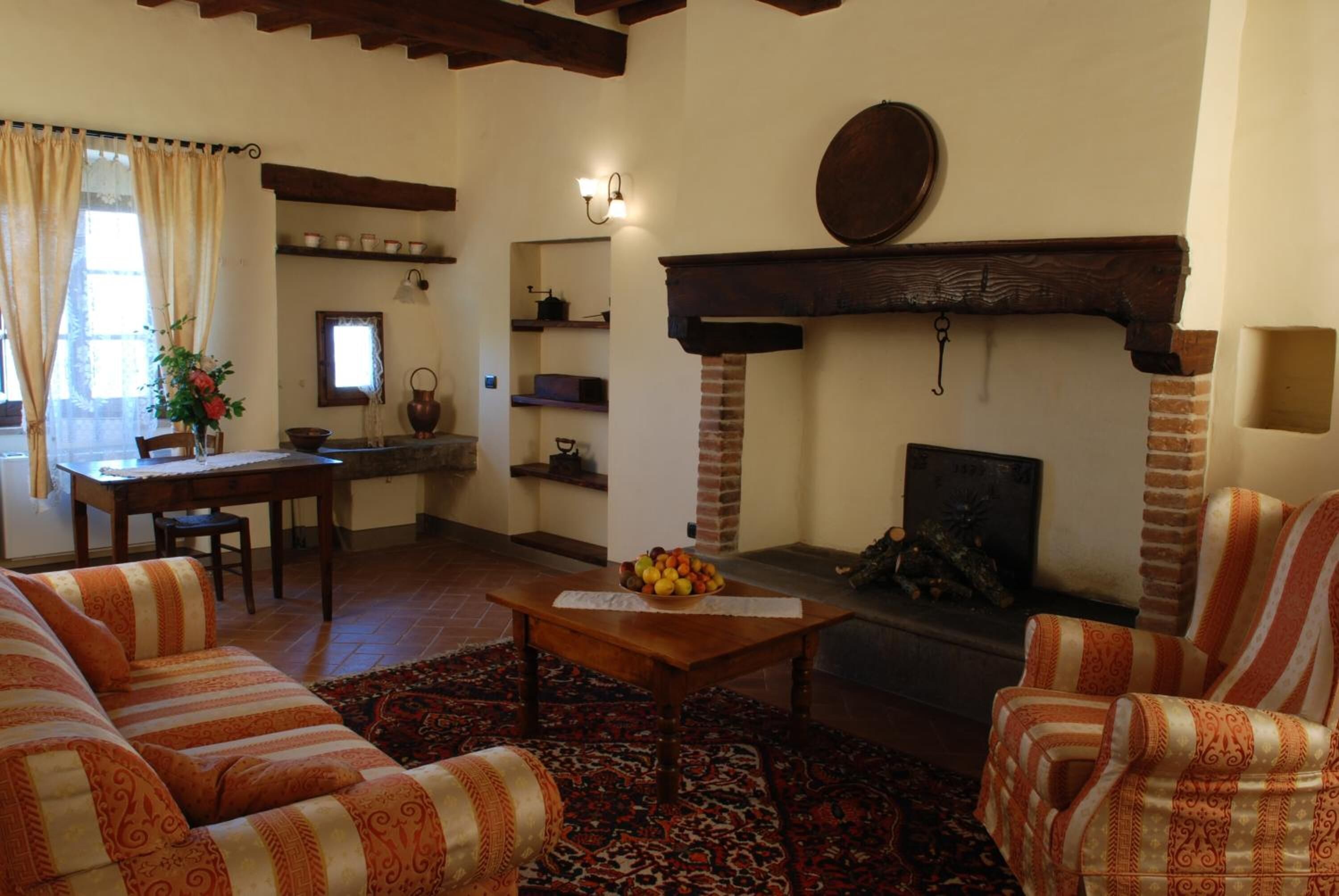 deluxe suite | living room | 20-inch flat-screen tv with cable channels, tv