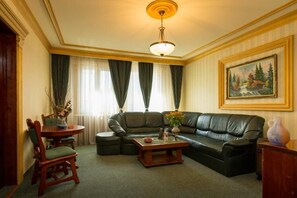 Suite | 1 bedroom, minibar, in-room safe, desk
