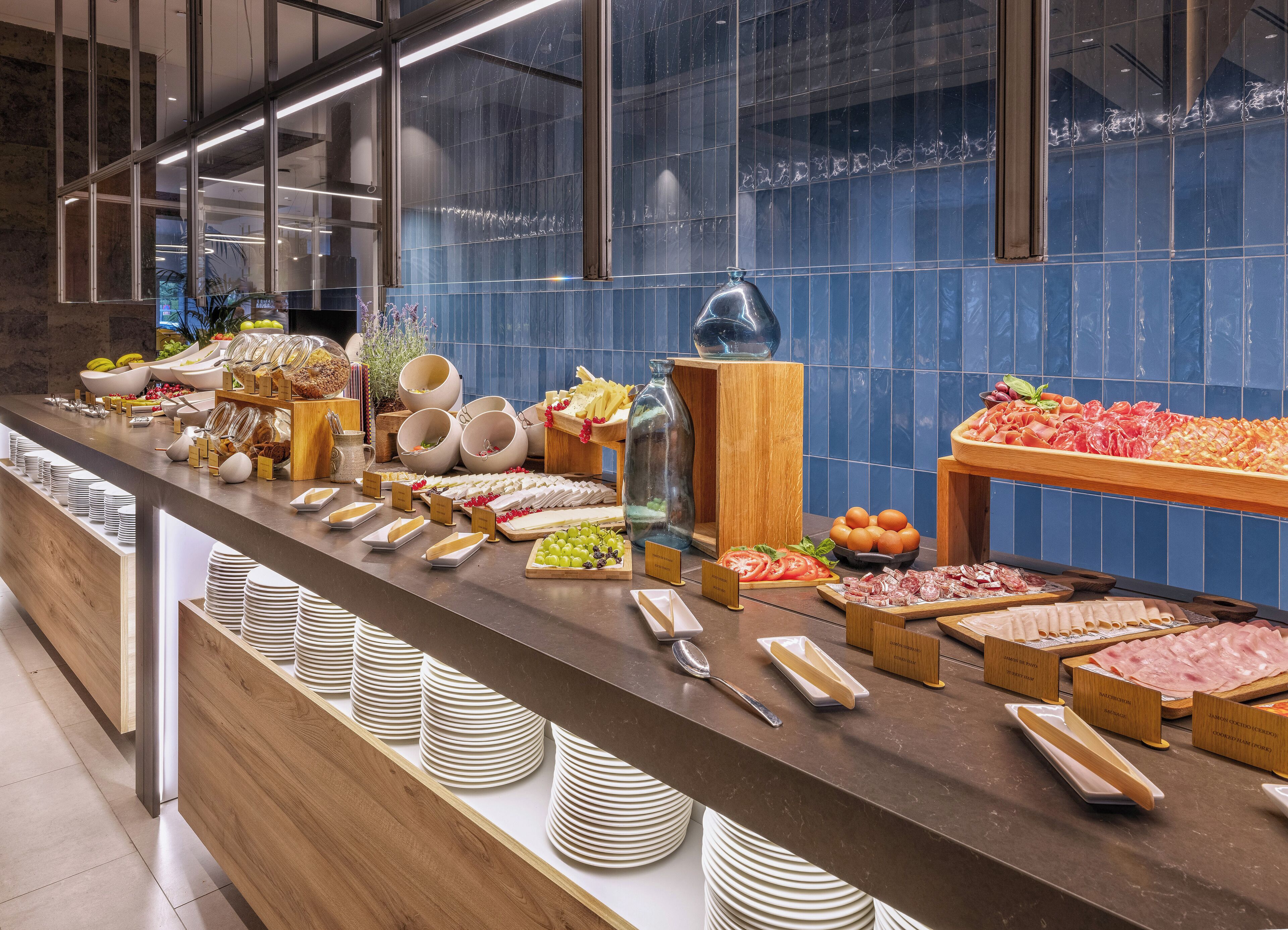 Daily buffet breakfast for a fee