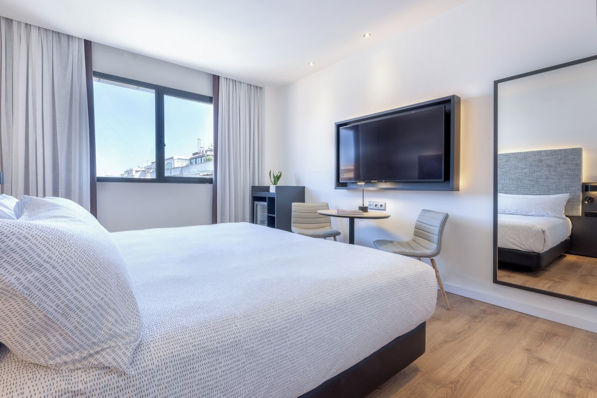 1 bedroom, down comforters, minibar, in-room safe
