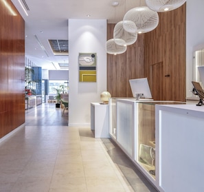 Reception - INNSiDE by Melia Valencia Oceanic (Valencia)