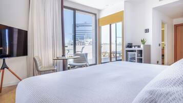 The Studio with Terrace | Daunenbettdecken, Minibar, Zimmersafe, Schreibtisch