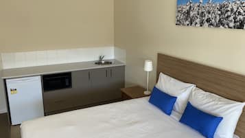 Bureau, espace de travail pour ordinateur portable, rideaux occultants