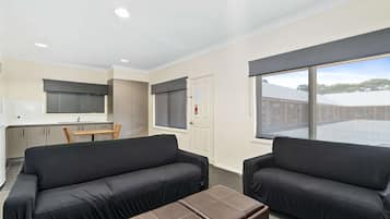 Suite, 1 King Bed, Non Smoking (Efficiency) | Living area | 78-cm flat-screen TV with digital channels, TV