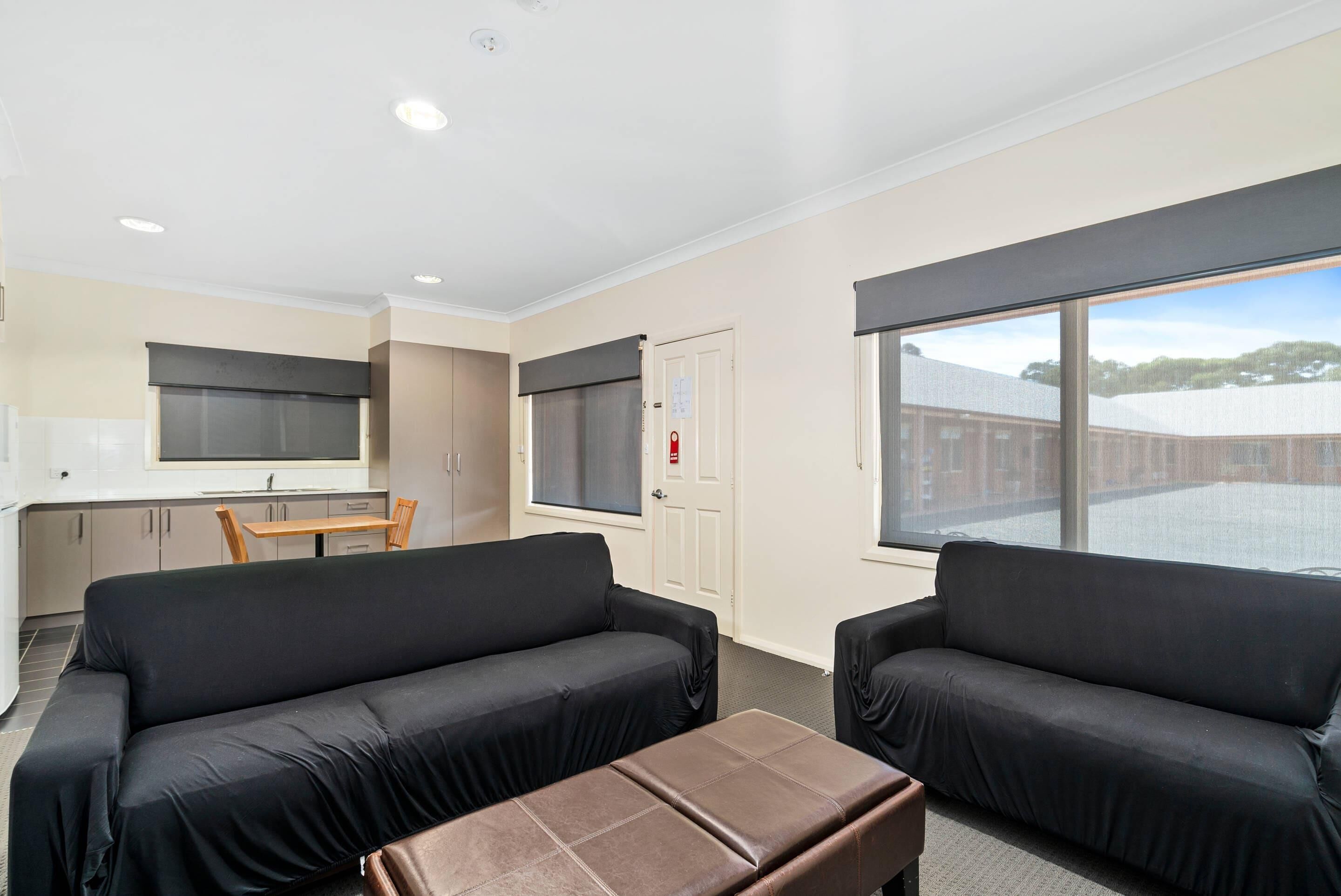 Suite, 1 King Bed, Non Smoking (Efficiency)