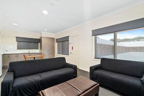 Suite - 1 kingsize-seng - ikke-ryger (Efficiency) | Skrivebord, arbejdsområde til bærbare computere, mørklægningsgardiner
