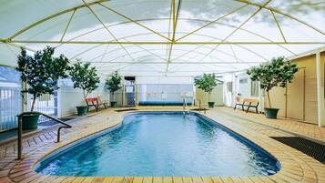 Indoor pool, 2 outdoor pools
