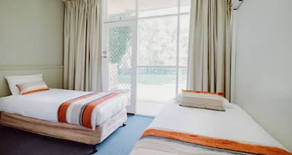 Artesian Spa Motel