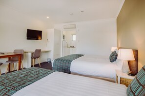 Studio King Single | Desk, laptop workspace, iron/ironing board, free WiFi
