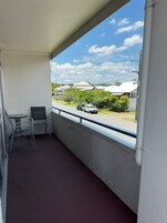 Suite, 1 cama de matrimonio grande, bañera de hidromasaje (1st Floor) | Vistas del balcón